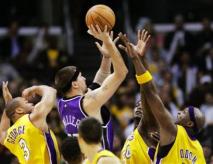 team-defense-capt_las10902240643_kings_lakers_basketball_las109_001